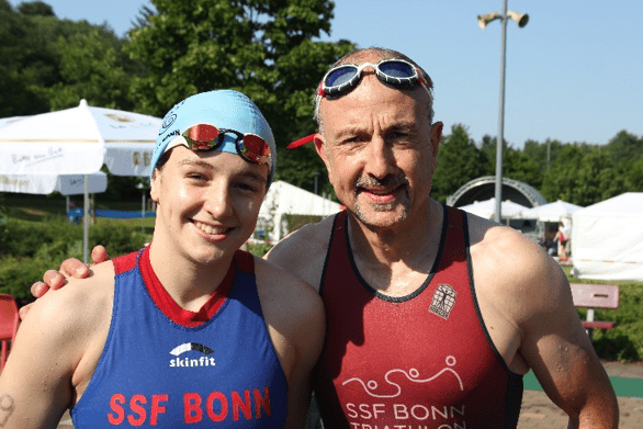Ein stolzer Moment: Vater und Tochter vor ihrem ersten gemeinsamen Triathlon