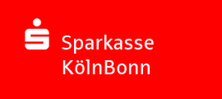 Logo der Sparkasse K&ouml;lnBonn auf rotem Hintergrund mit Schriftzug &bdquo;Sparkasse K&ouml;lnBonn&ldquo;.